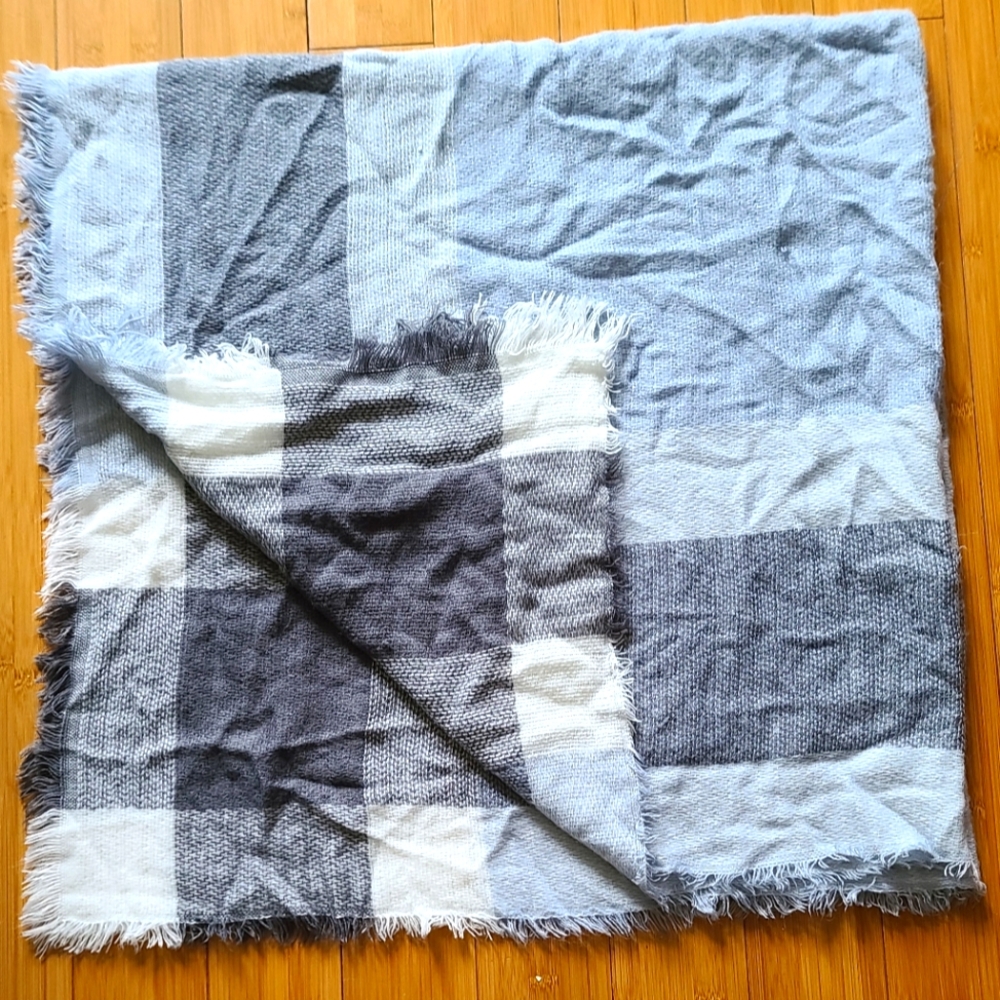Lightweight blanket scarf